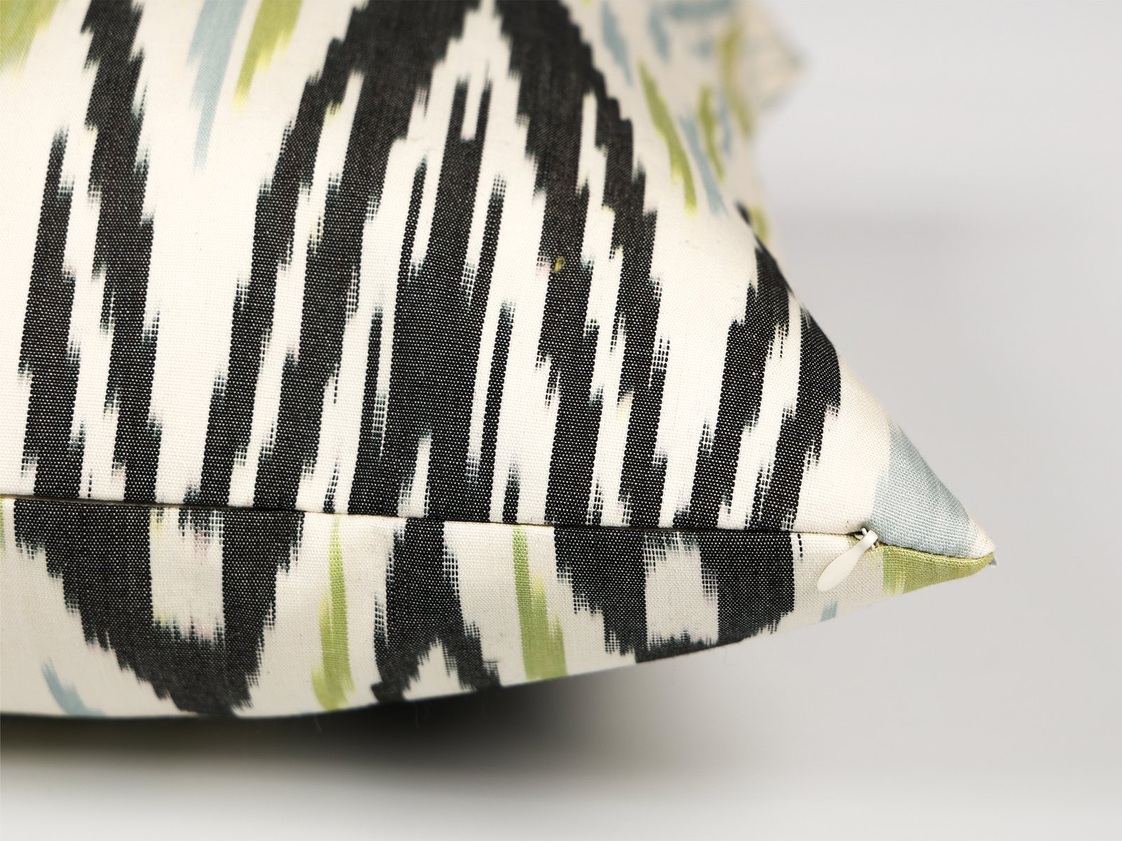 Black Zigzag Ikat Pillow Cover USA - Image 8